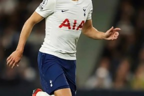 爱游戏官网包含转会期体能课后；阿贾克斯调整名单备战意甲；气氛紧张；临场指挥获称赞的词条