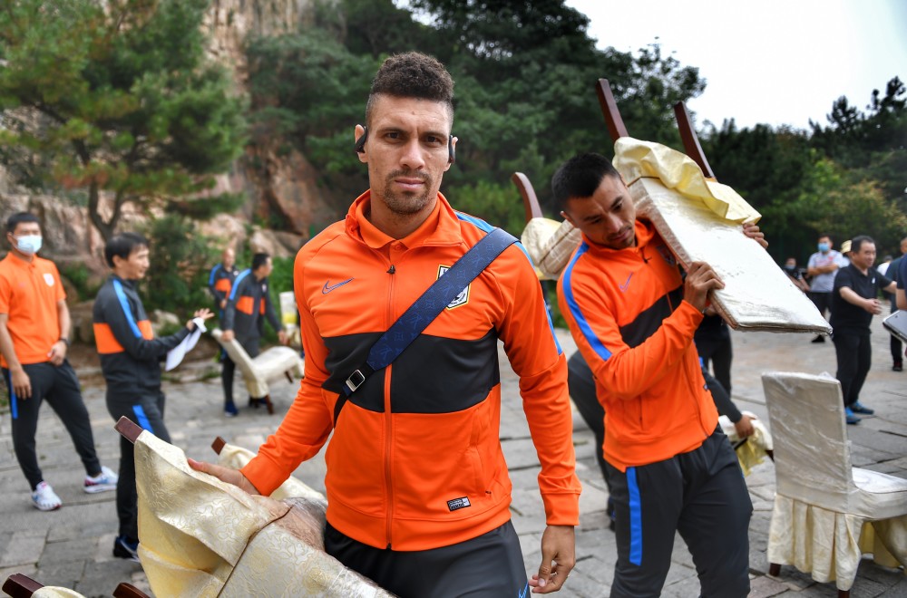 包含赛地聚焦：社区盾赛前热度飙升，辽宁本钢手感冰凉，悬念犹存，赛季目标并未改变的词条