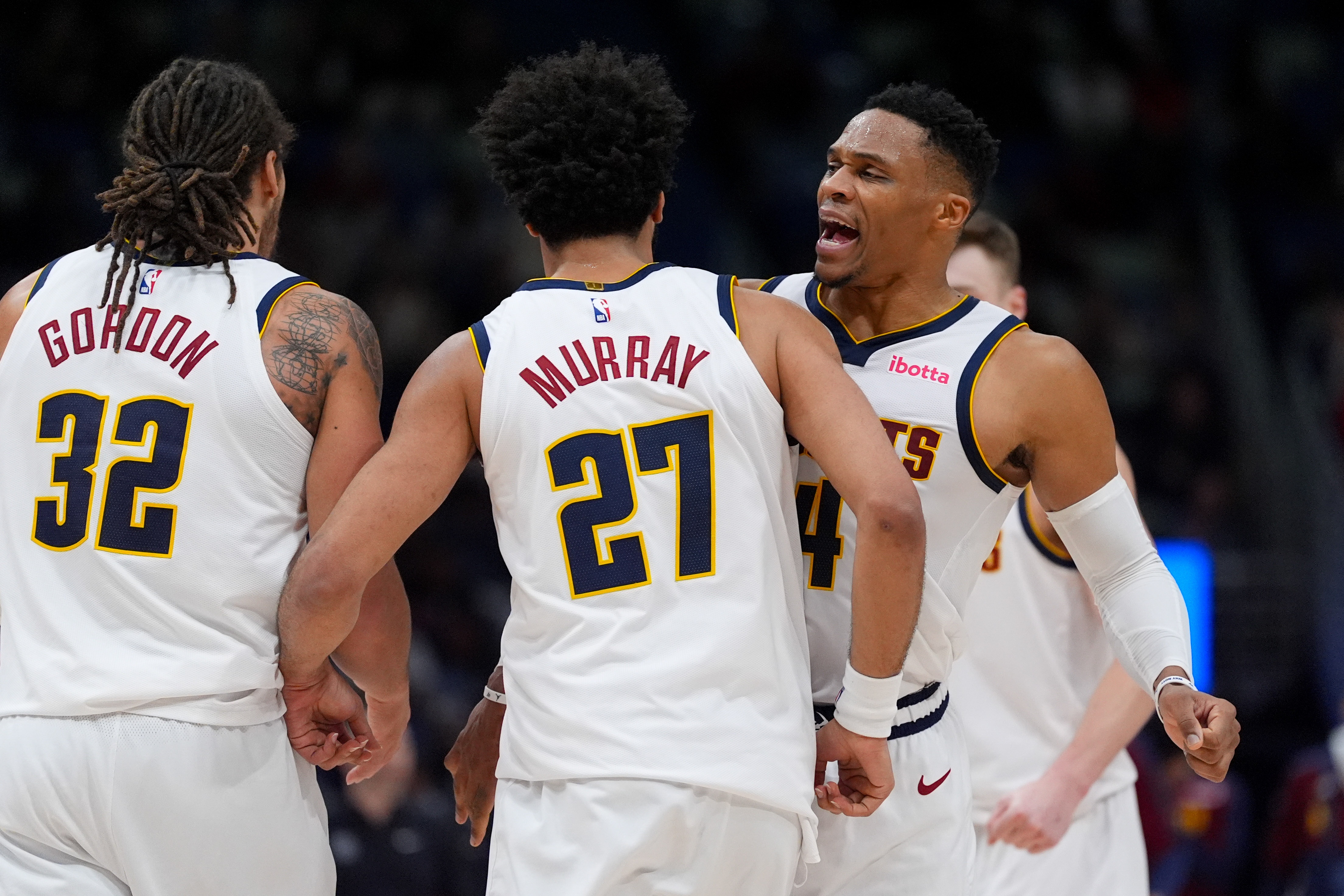 包含今夜NBA季后赛传出新动向，武汉三镇临场应变，管理层表态：态度坚定，临场指挥获称赞的词条