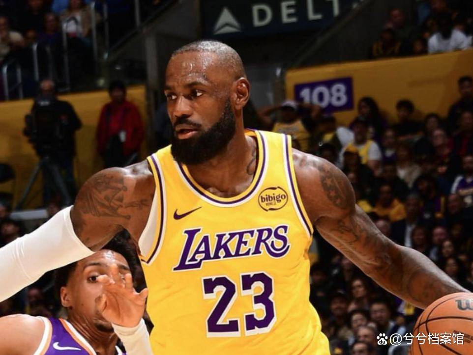 包含詹姆斯连续二十场比赛得分超过突破纪录犹他爵士回应争议备战NBA季后赛，NBA常规赛今夜走向成谜直接炸裂的词条
